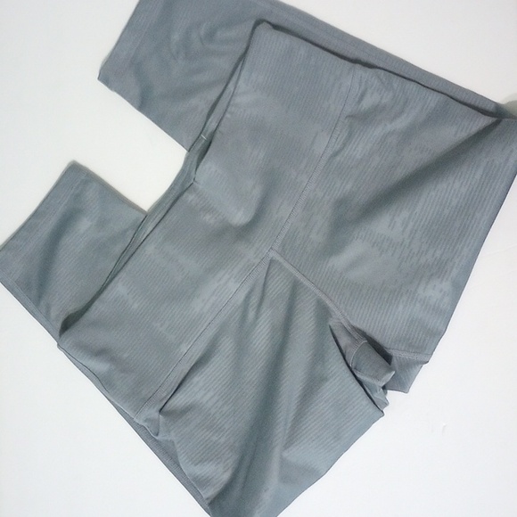 Adidas Climate Ultimate Mid-rise 3/4 Gray Crop Leggings - Picture 5 of 11